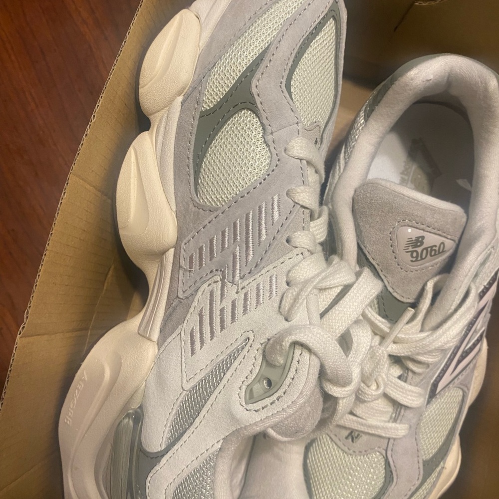Women new balance SIZE 8 only worn 2x